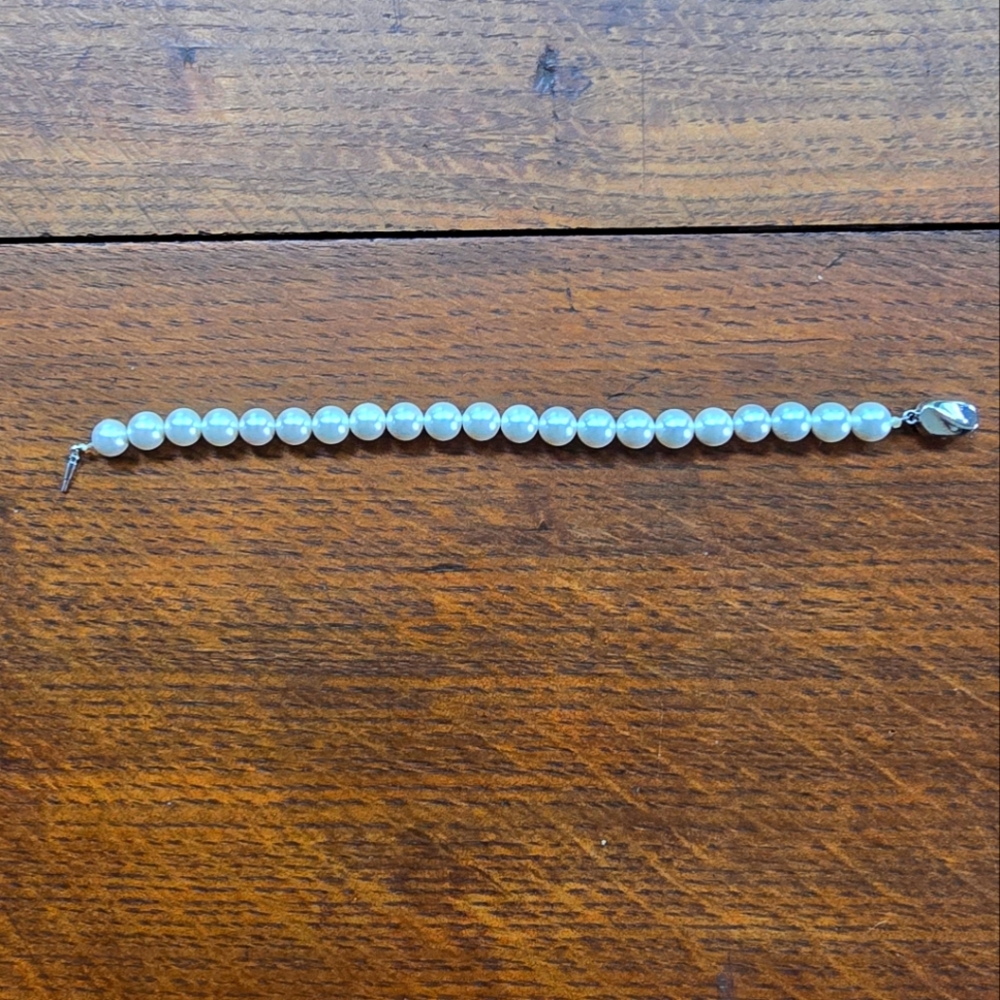 Elegant White Freshwater Pearl Bracelet NWOT - Picture 5 of 5